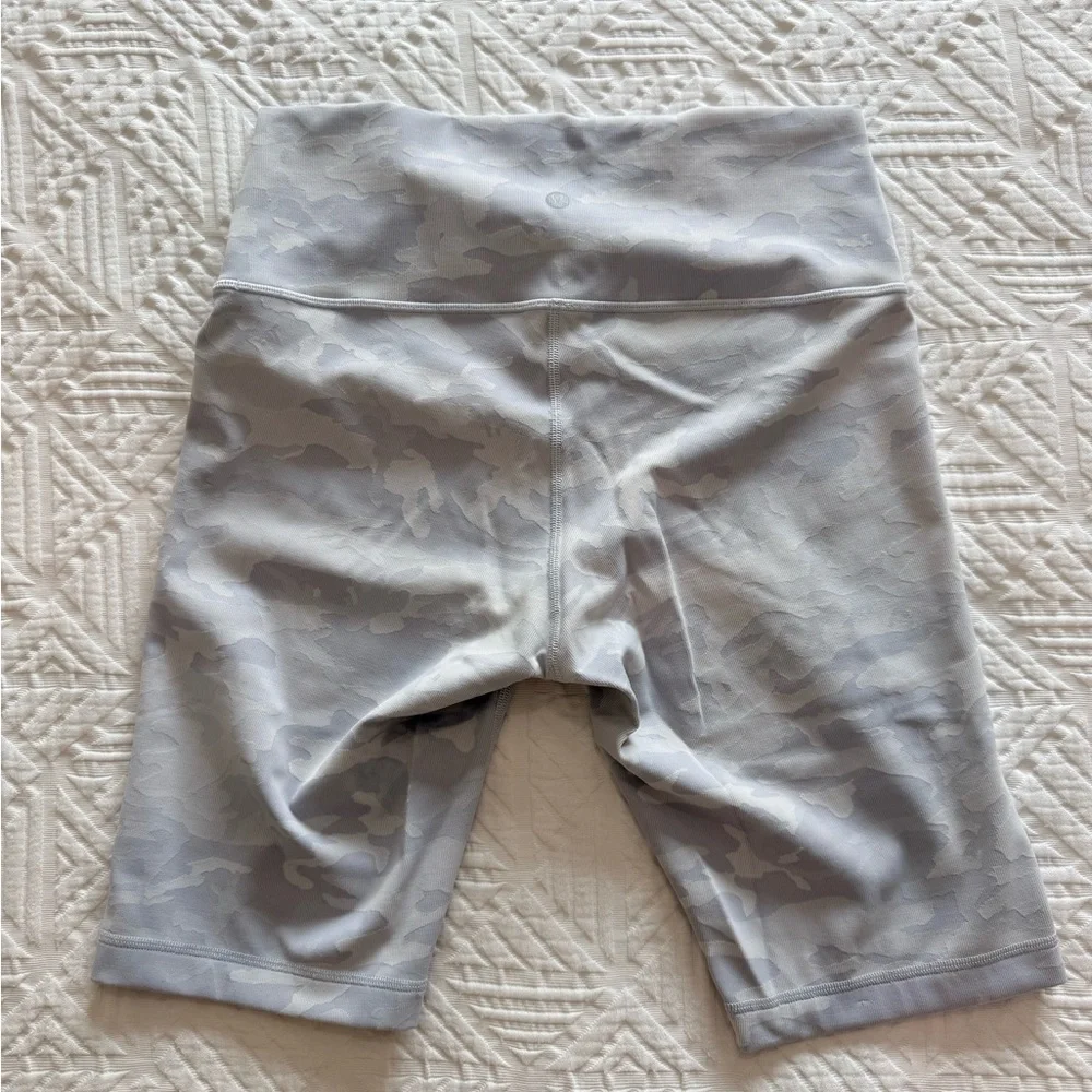 Lululemon Wunder Under HR 10” Gray Camo Bike Short